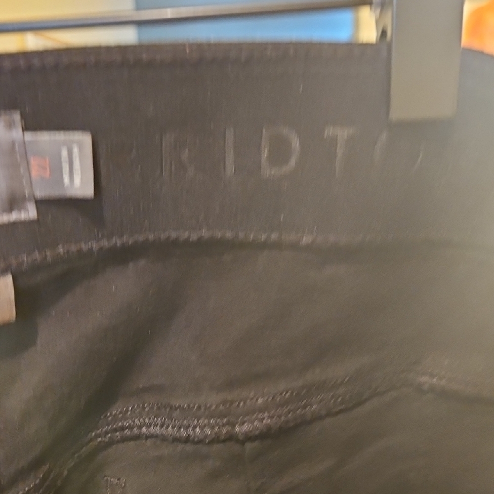 Torrid Black Ankle Cropped Jeans with Straight-Leg Design - Picture 10 of 12